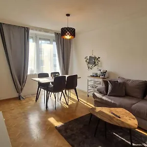 Schoene 2,5 Mit Balkon Und Parkplatz Apartament